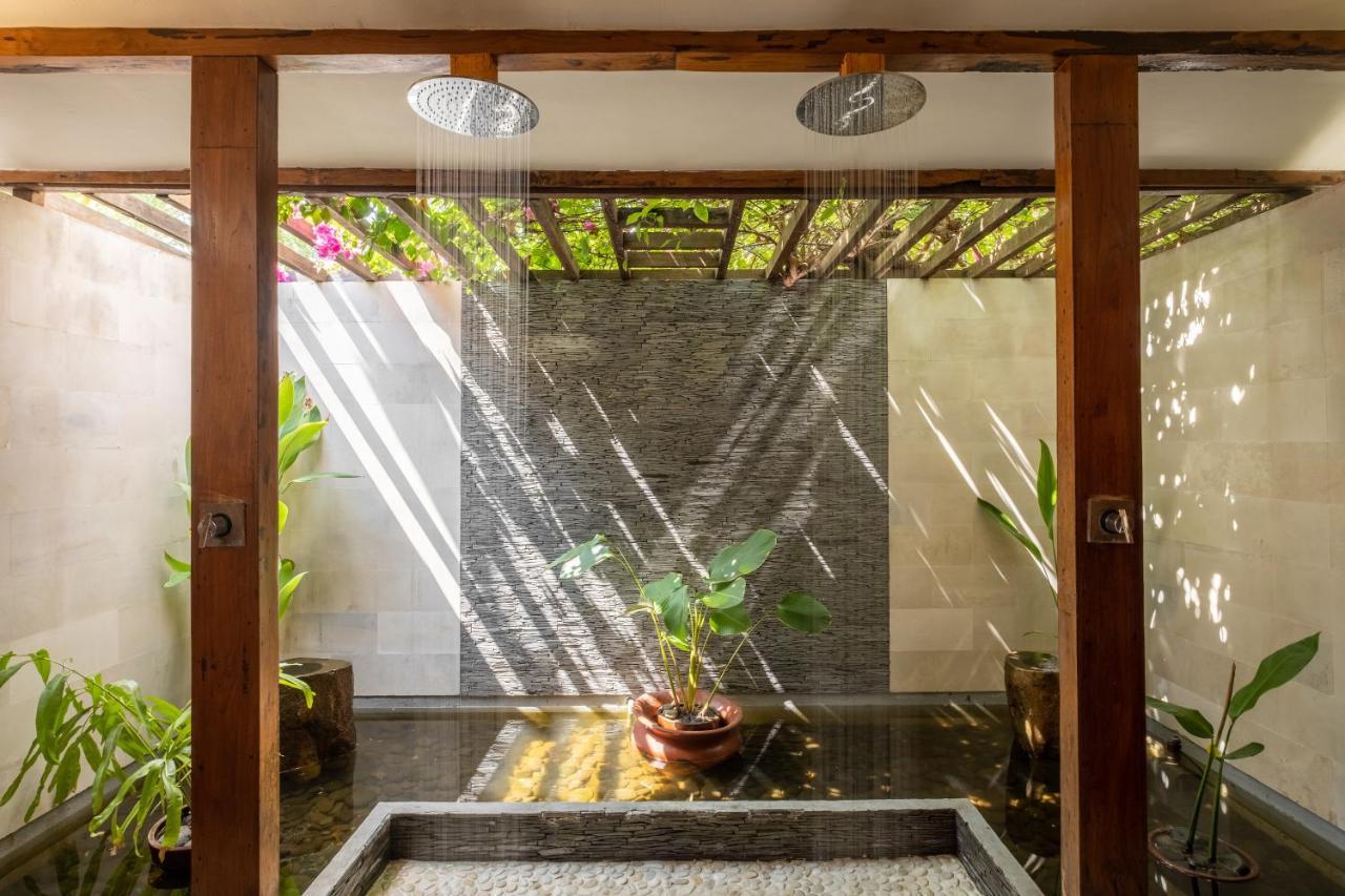 Gili Teak Beach Front Resort 吉利特拉旺安 外观 照片