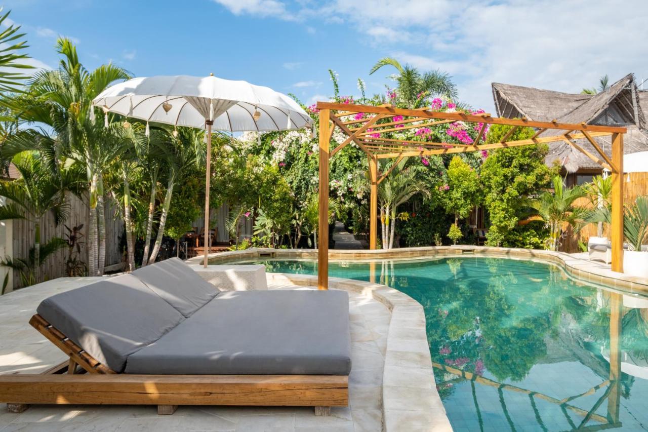 Gili Teak Beach Front Resort 吉利特拉旺安 外观 照片