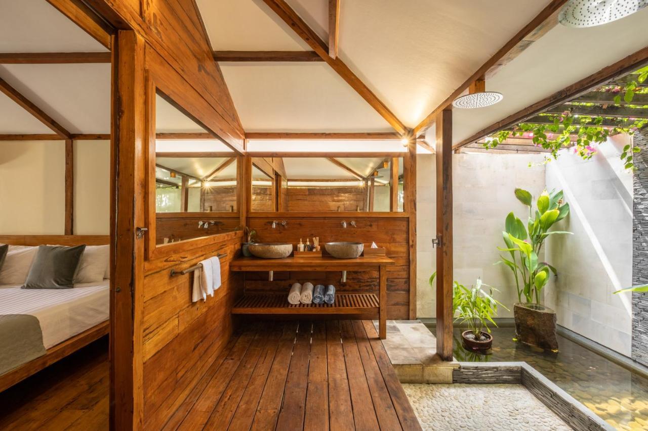 Gili Teak Beach Front Resort 吉利特拉旺安 外观 照片