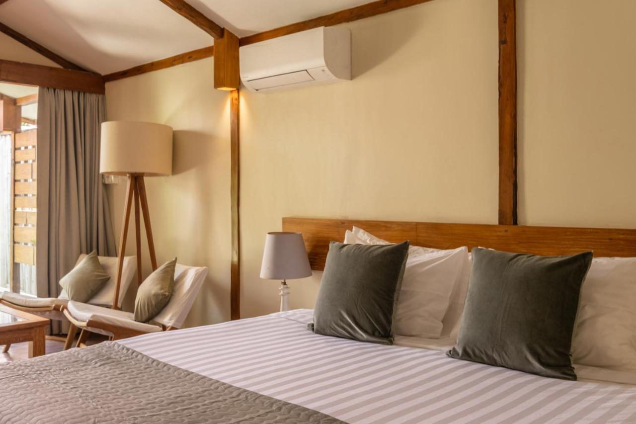Gili Teak Beach Front Resort 吉利特拉旺安 外观 照片