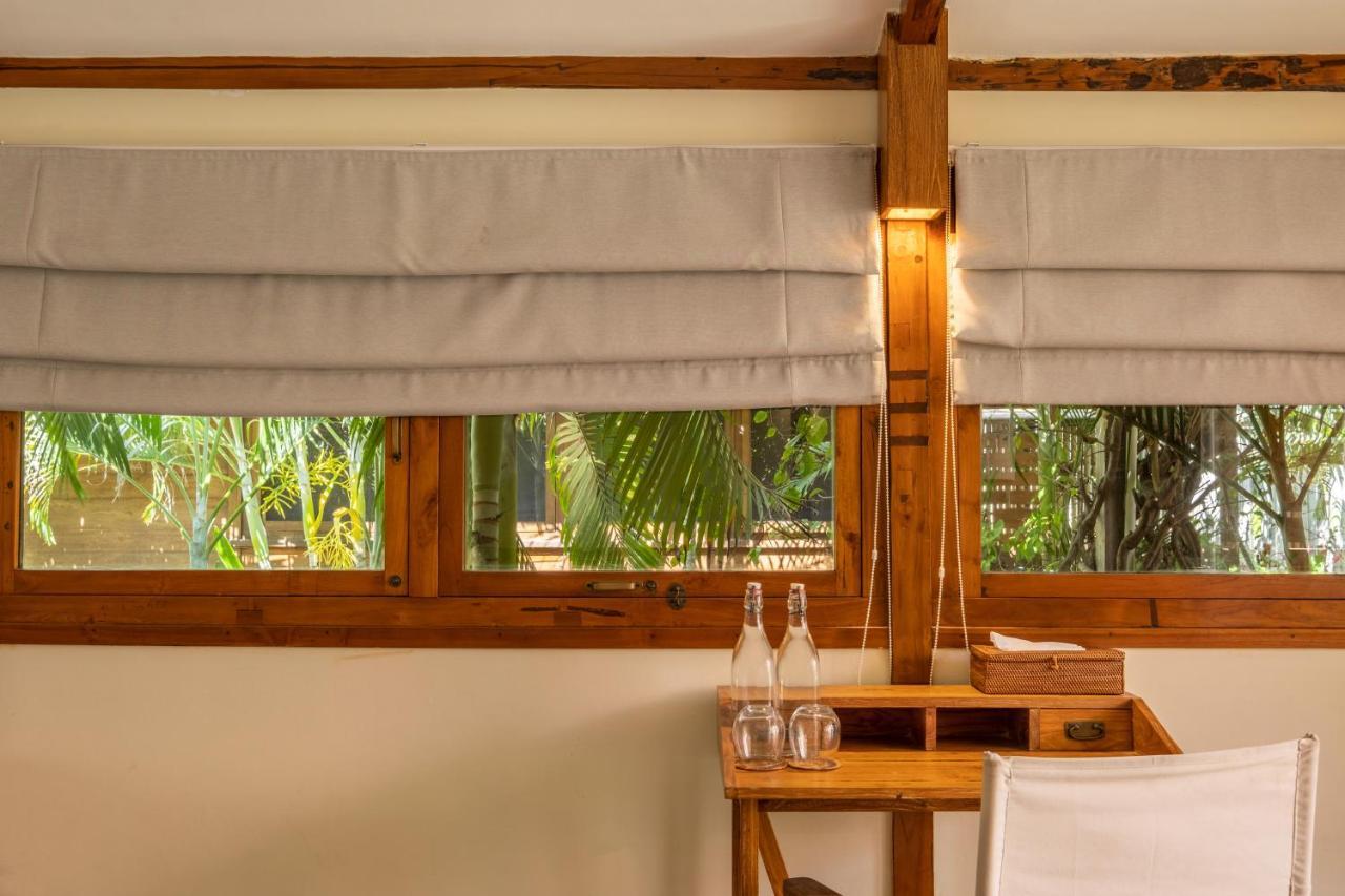 Gili Teak Beach Front Resort 吉利特拉旺安 外观 照片