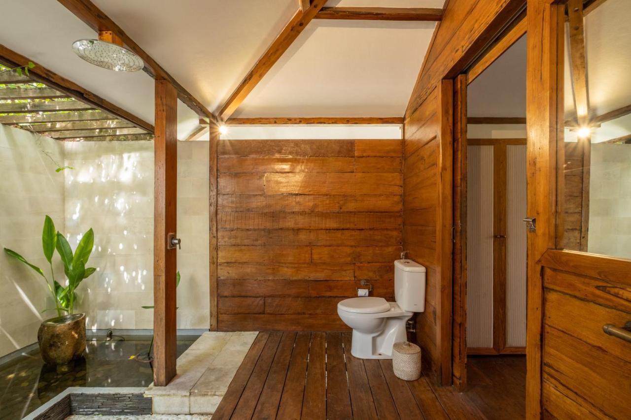 Gili Teak Beach Front Resort 吉利特拉旺安 外观 照片