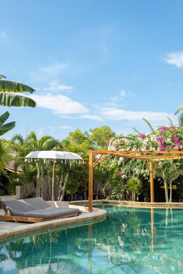 Gili Teak Beach Front Resort 吉利特拉旺安 外观 照片