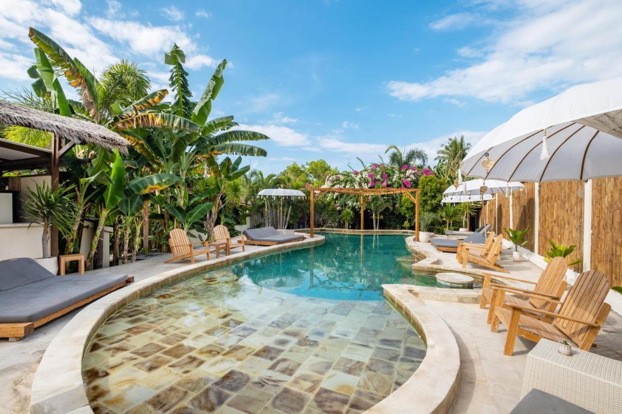Gili Teak Beach Front Resort 吉利特拉旺安 外观 照片