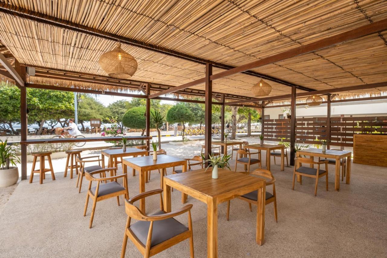Gili Teak Beach Front Resort 吉利特拉旺安 外观 照片