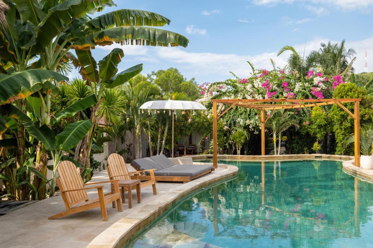 Gili Teak Beach Front Resort 吉利特拉旺安 外观 照片