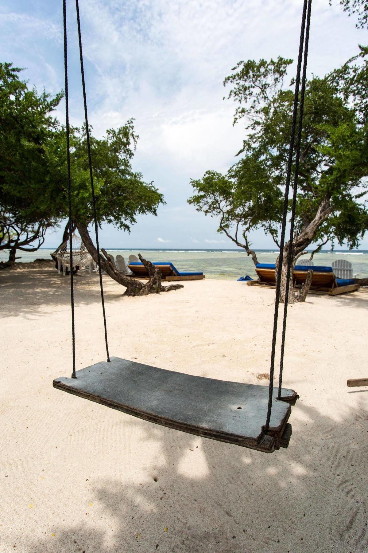 Gili Teak Beach Front Resort 吉利特拉旺安 外观 照片