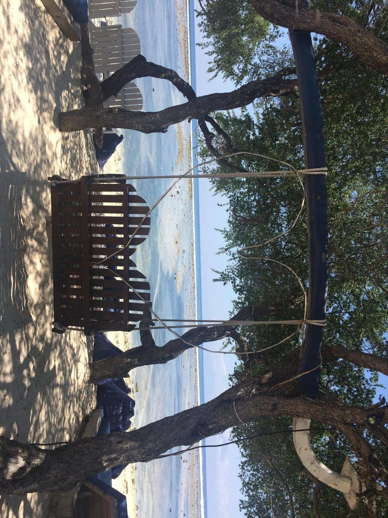 Gili Teak Beach Front Resort 吉利特拉旺安 外观 照片