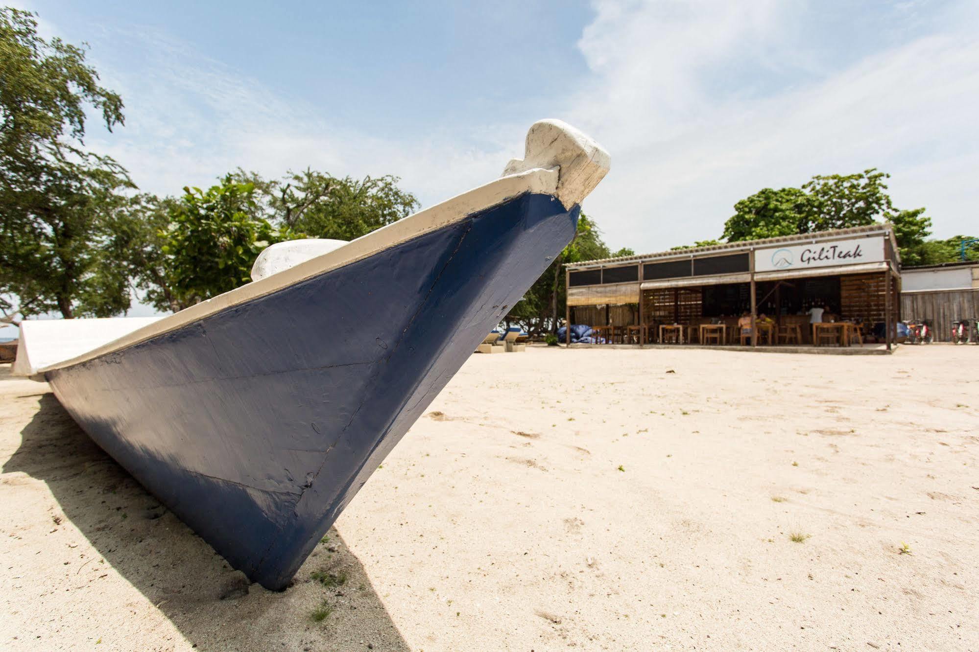 Gili Teak Beach Front Resort 吉利特拉旺安 外观 照片