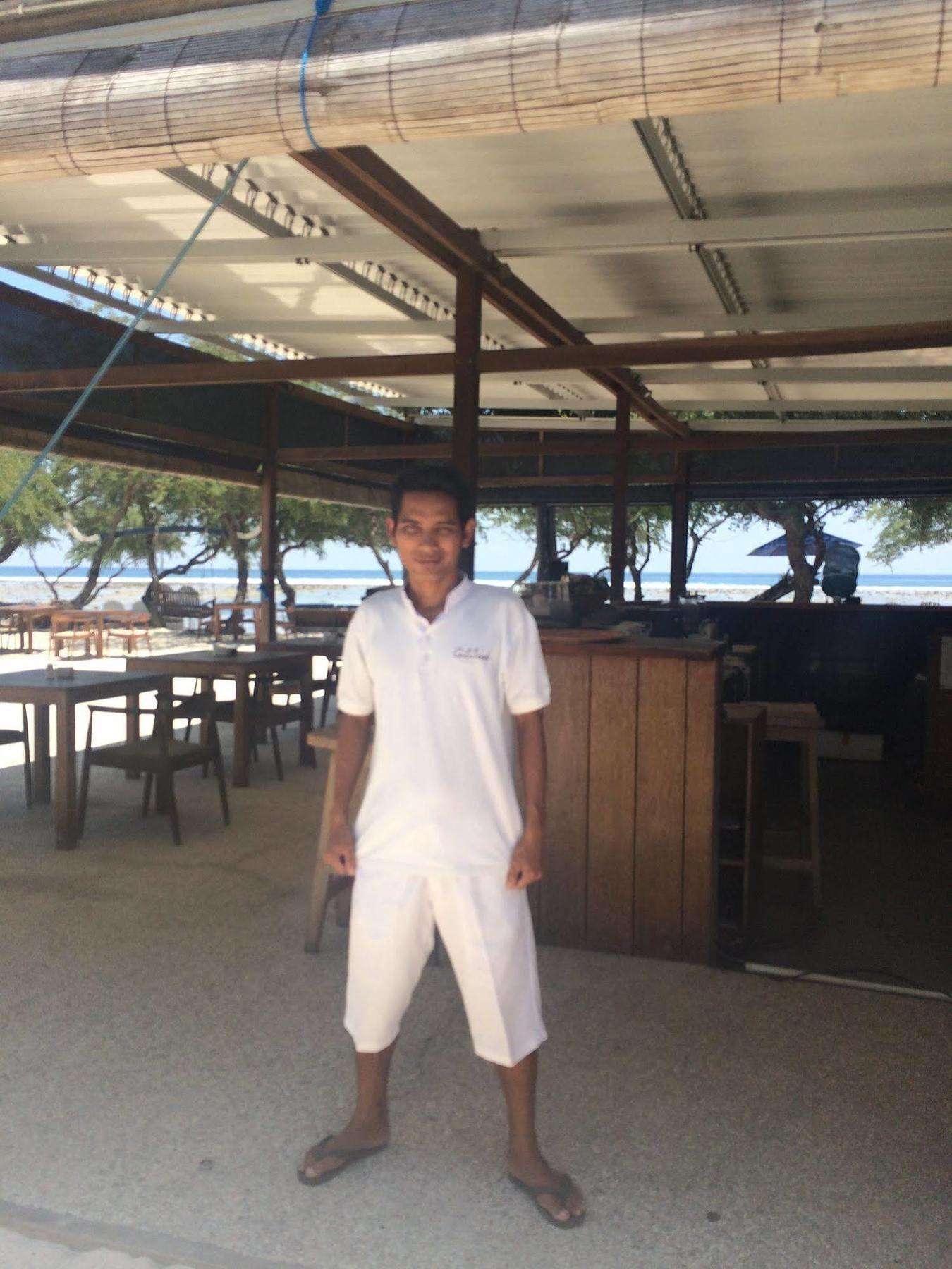 Gili Teak Beach Front Resort 吉利特拉旺安 外观 照片